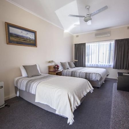 Redhill Cooma Motor Inn Dış mekan fotoğraf