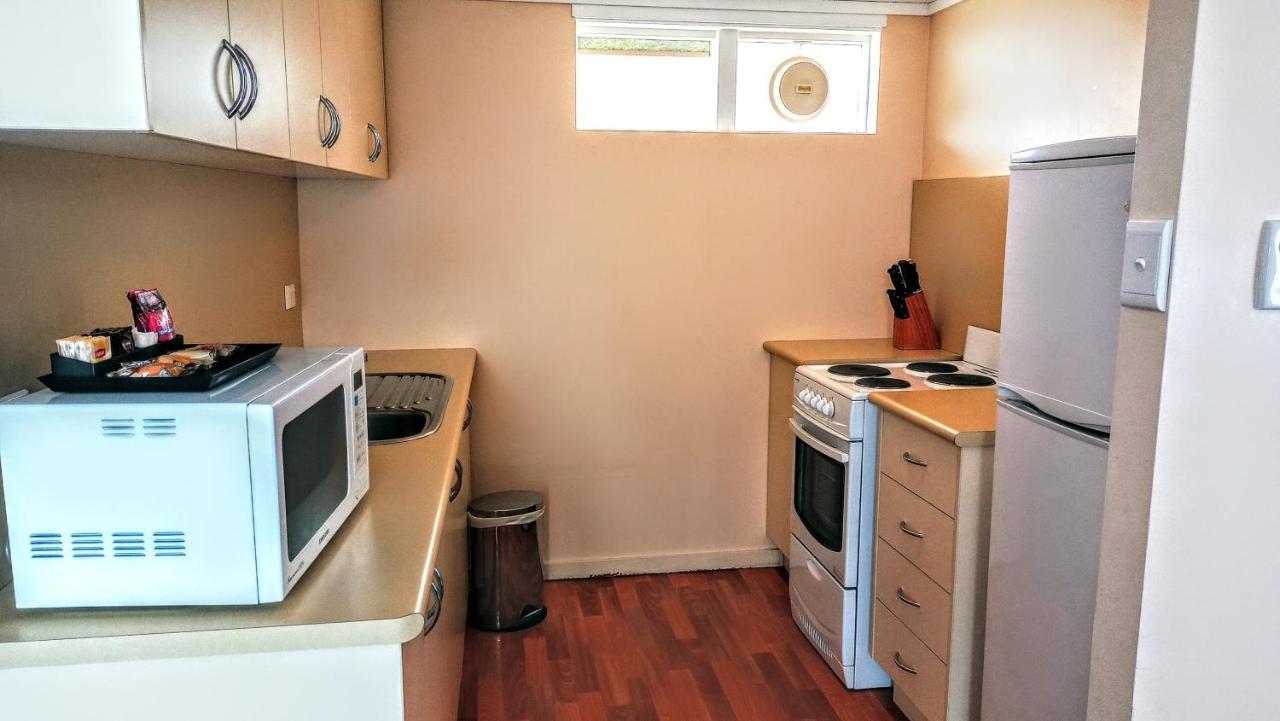 Redhill Cooma Motor Inn Dış mekan fotoğraf