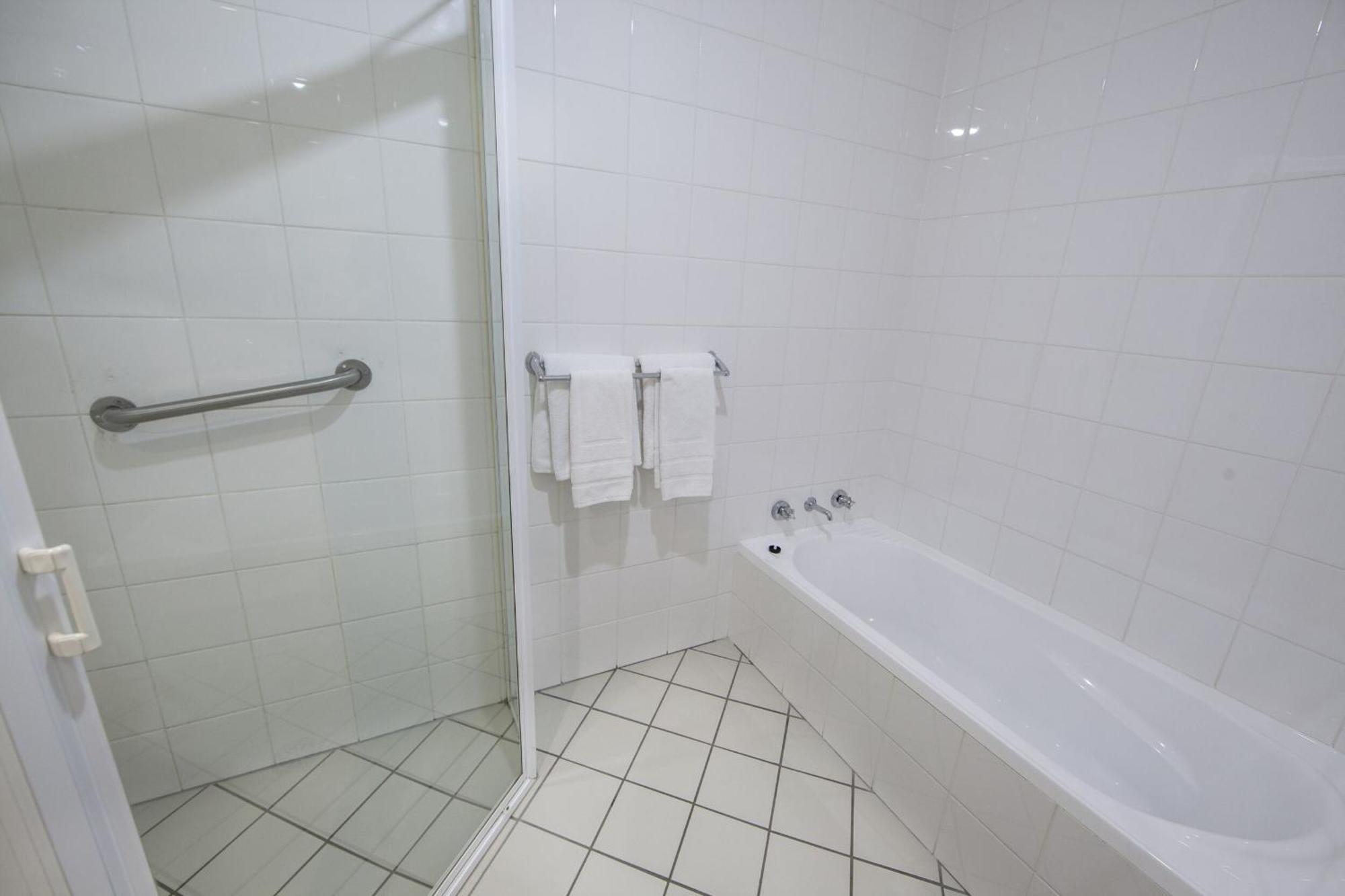 Redhill Cooma Motor Inn Dış mekan fotoğraf