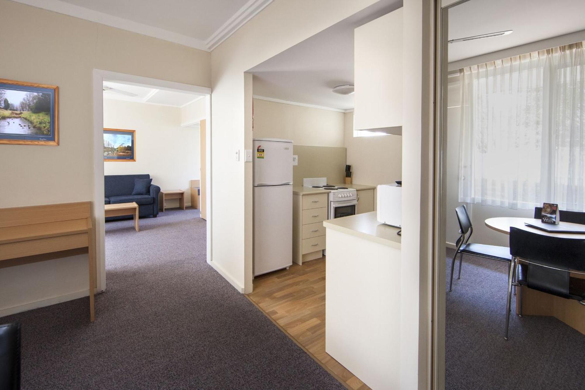 Redhill Cooma Motor Inn Dış mekan fotoğraf