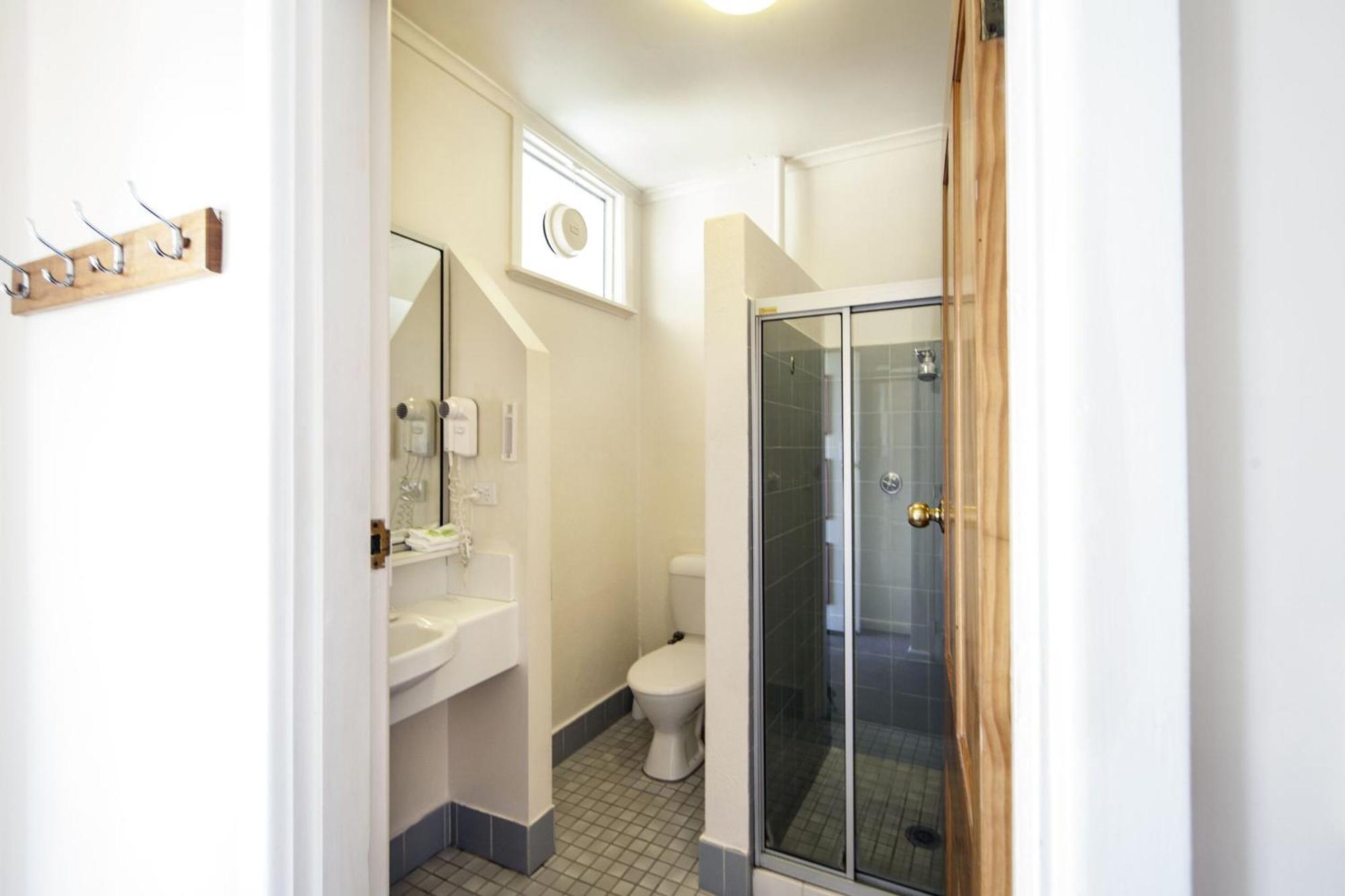 Redhill Cooma Motor Inn Dış mekan fotoğraf