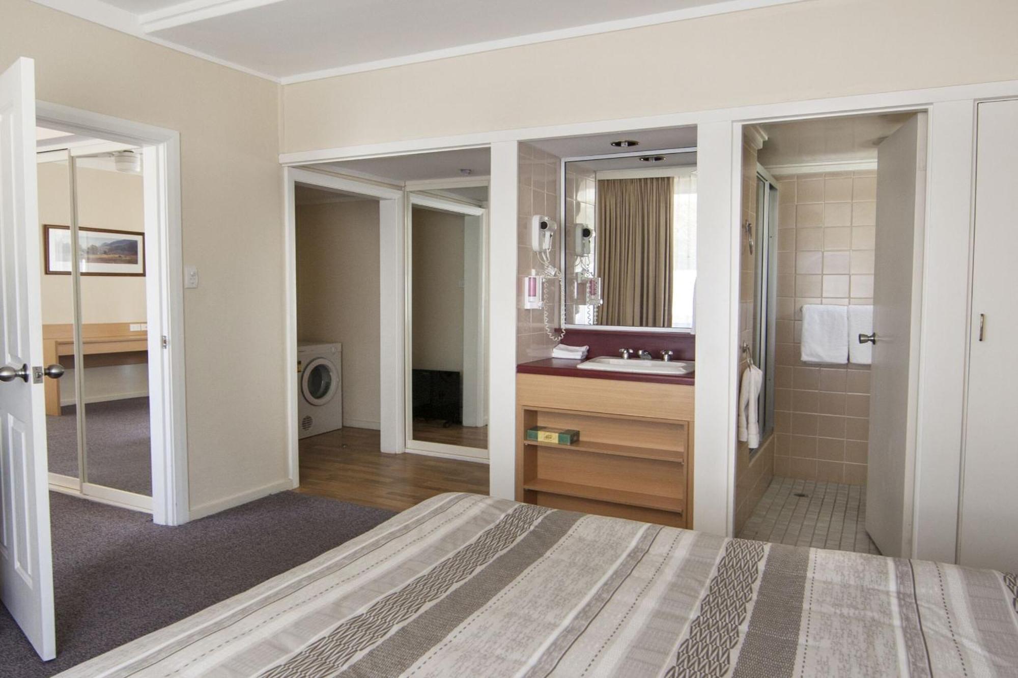 Redhill Cooma Motor Inn Dış mekan fotoğraf