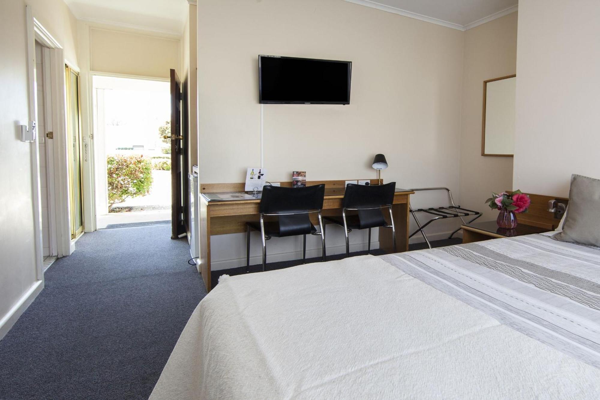 Redhill Cooma Motor Inn Dış mekan fotoğraf