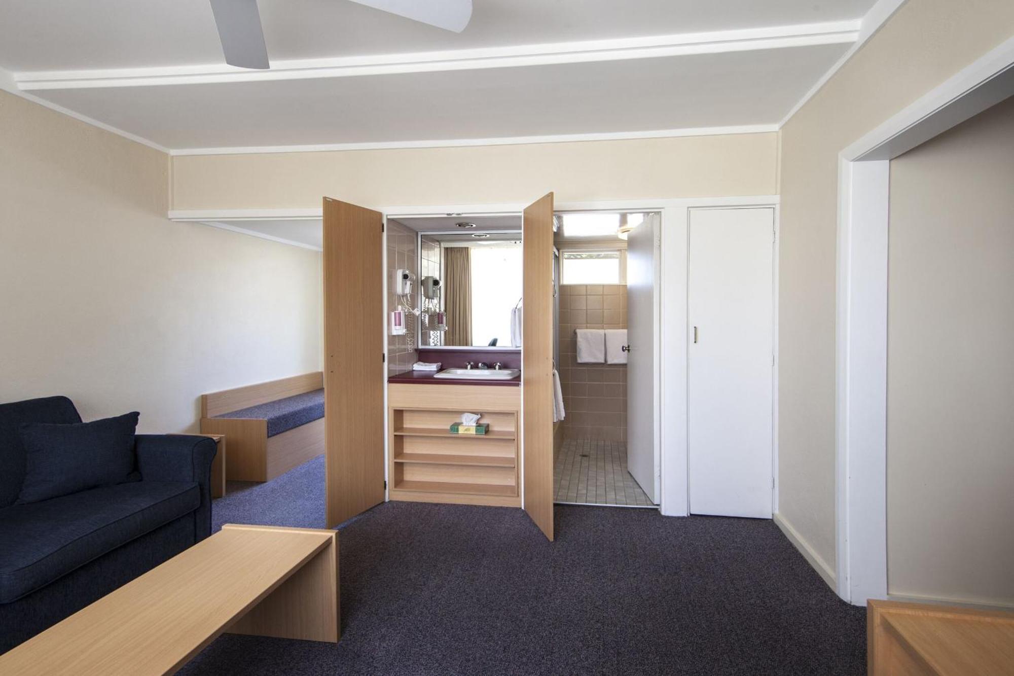 Redhill Cooma Motor Inn Dış mekan fotoğraf