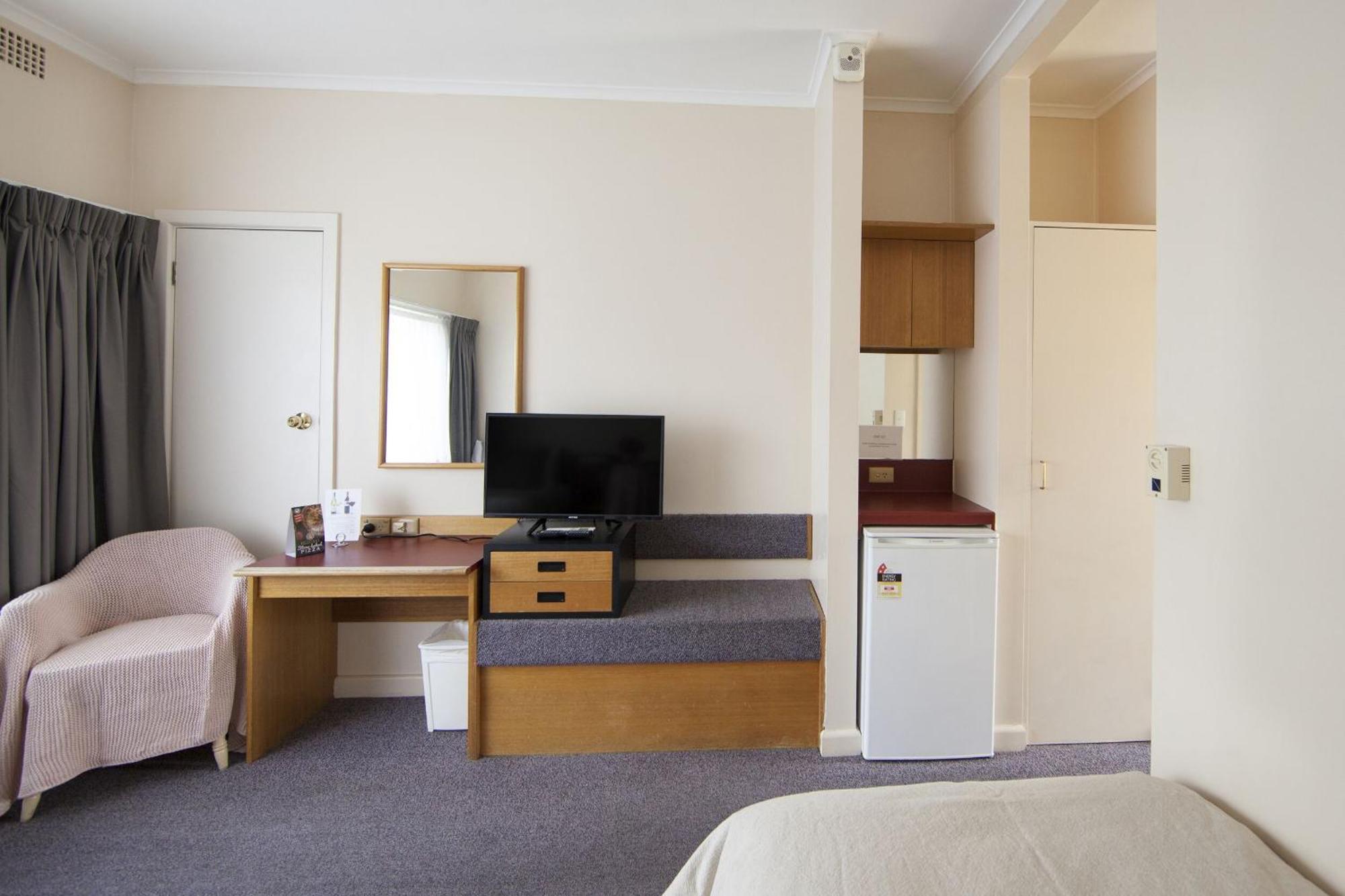 Redhill Cooma Motor Inn Dış mekan fotoğraf