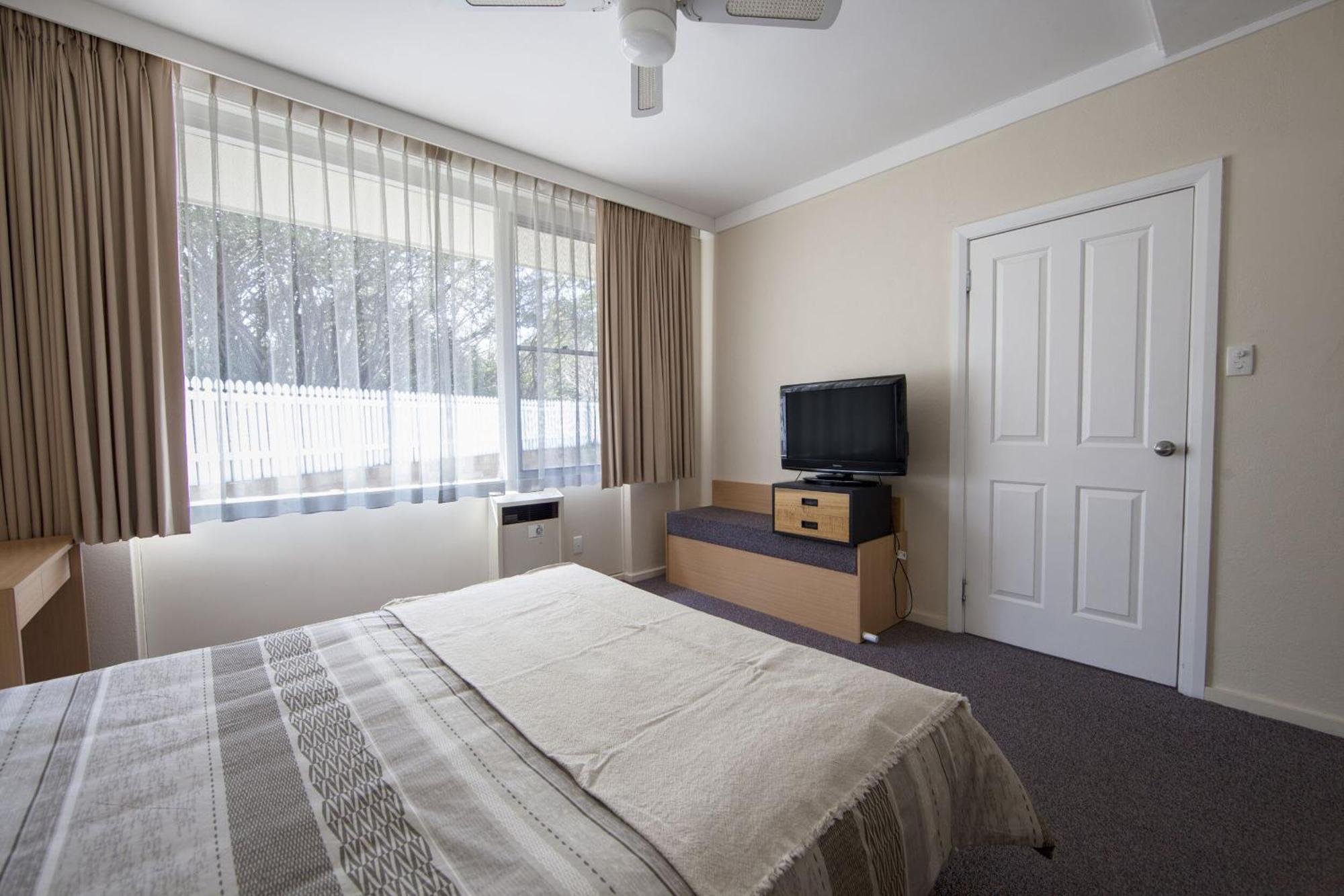 Redhill Cooma Motor Inn Dış mekan fotoğraf