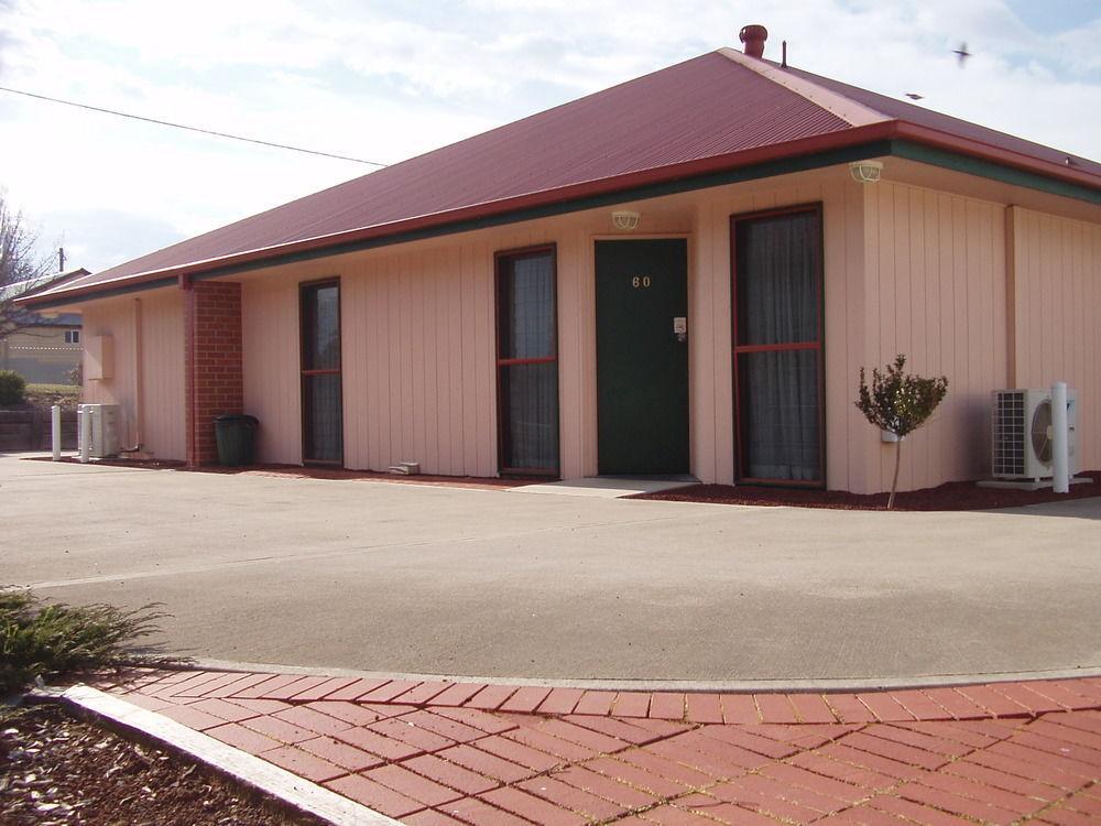 Redhill Cooma Motor Inn Dış mekan fotoğraf
