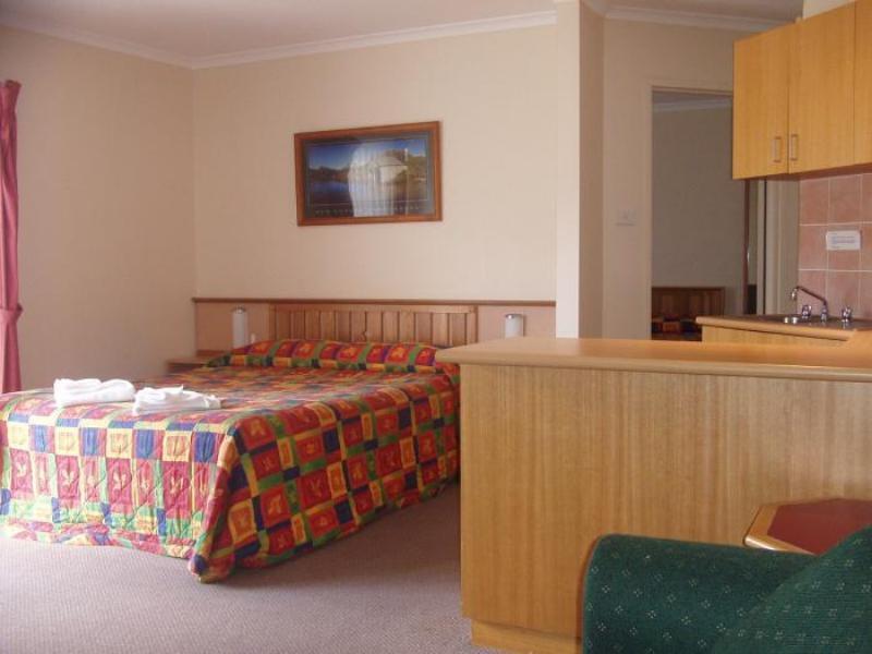 Redhill Cooma Motor Inn Dış mekan fotoğraf