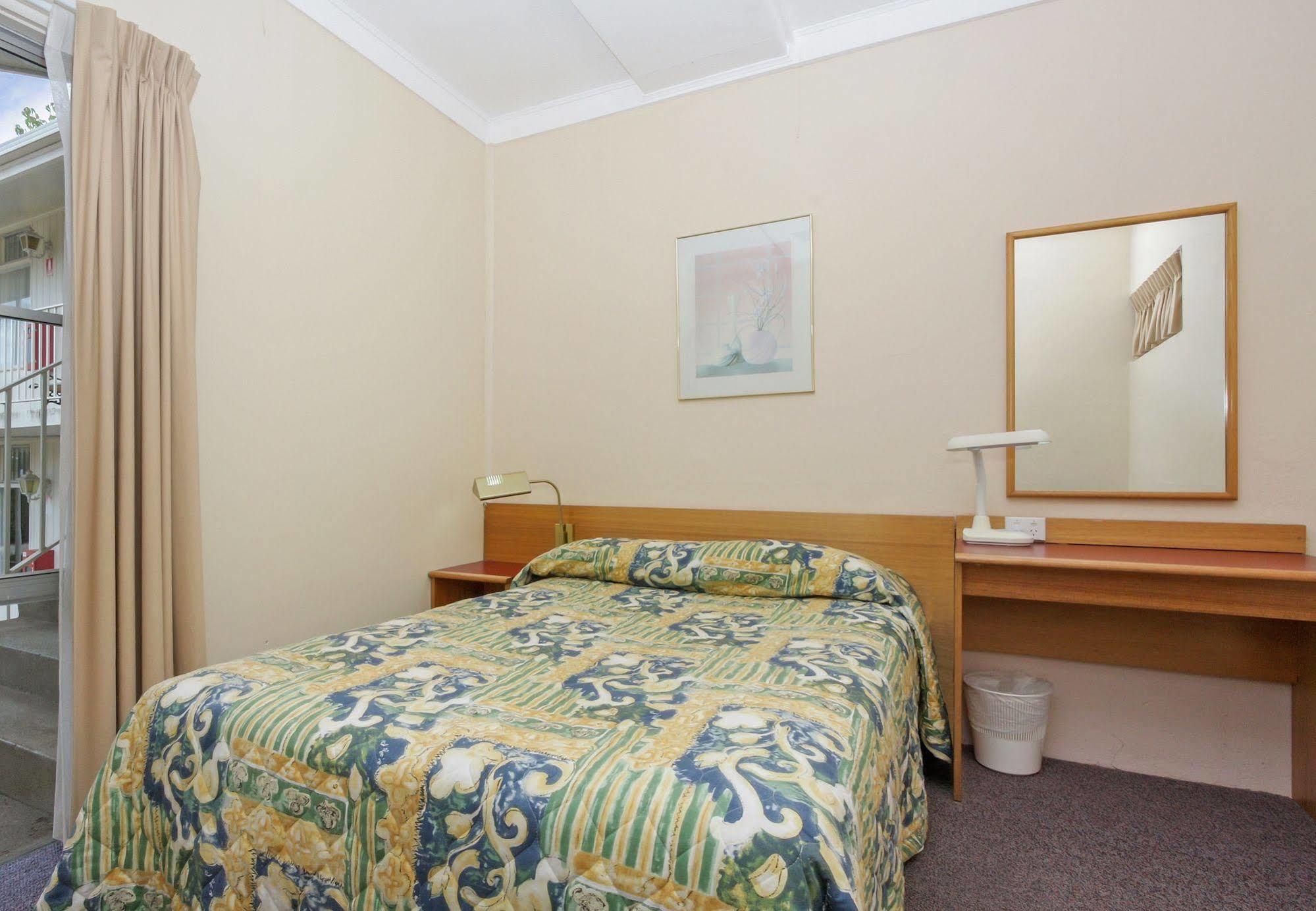 Redhill Cooma Motor Inn Dış mekan fotoğraf