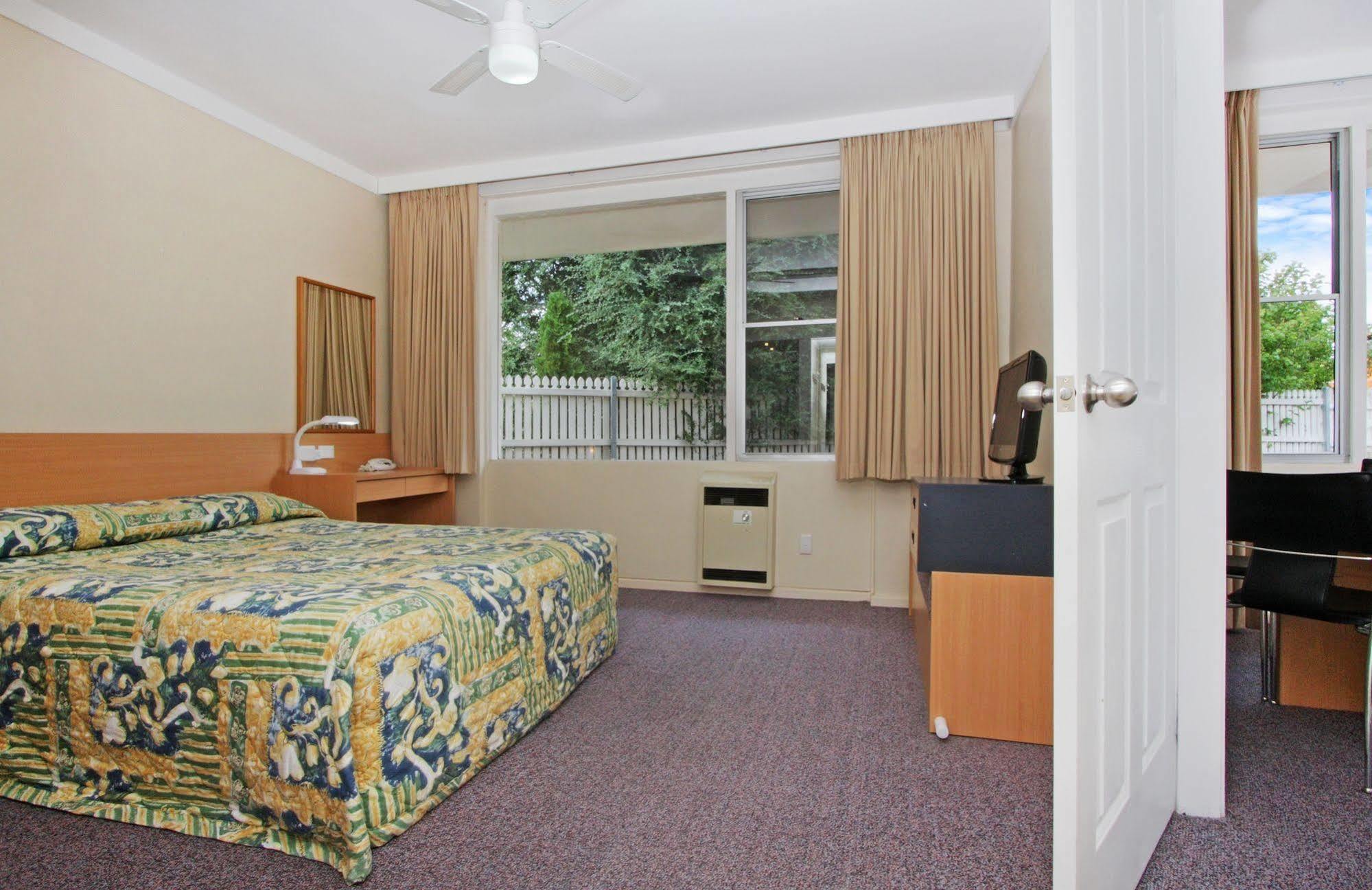 Redhill Cooma Motor Inn Dış mekan fotoğraf