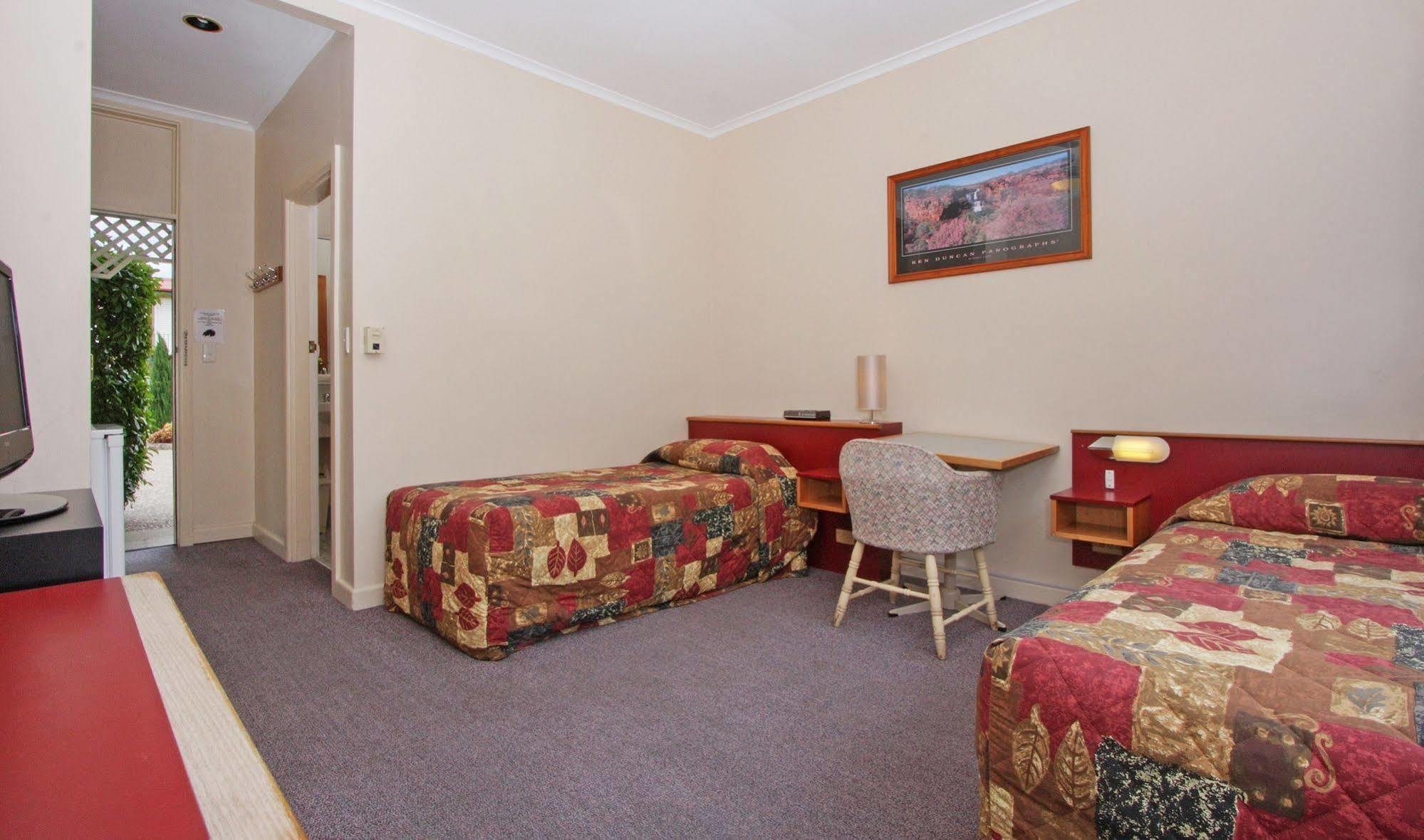 Redhill Cooma Motor Inn Dış mekan fotoğraf