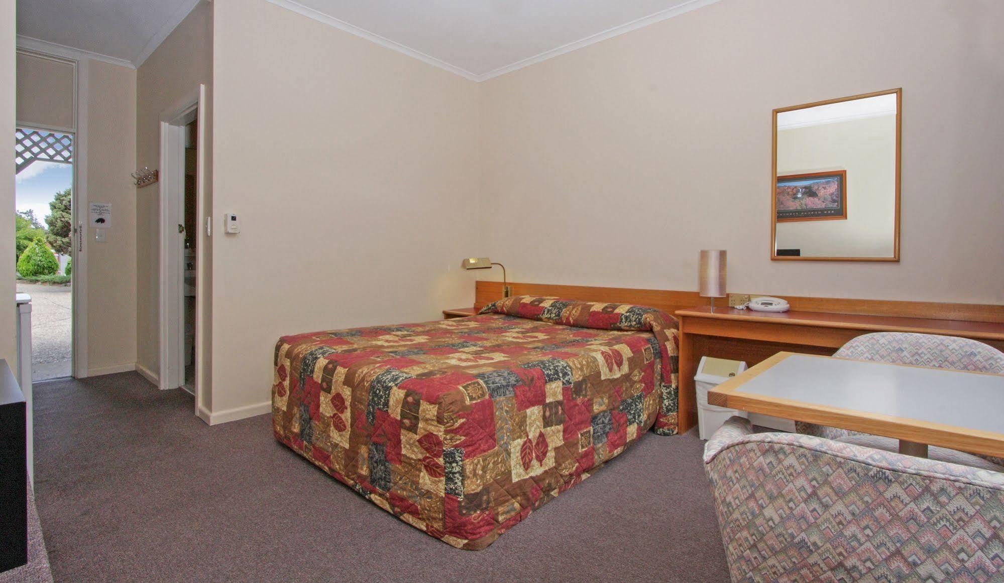 Redhill Cooma Motor Inn Dış mekan fotoğraf