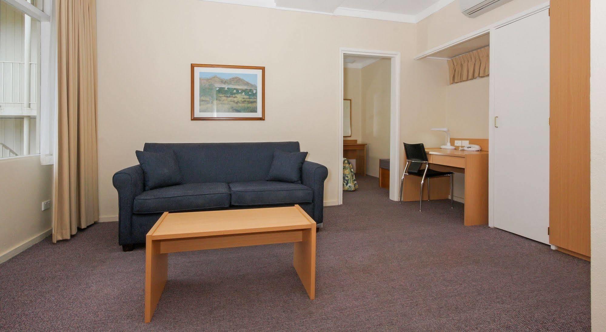Redhill Cooma Motor Inn Dış mekan fotoğraf