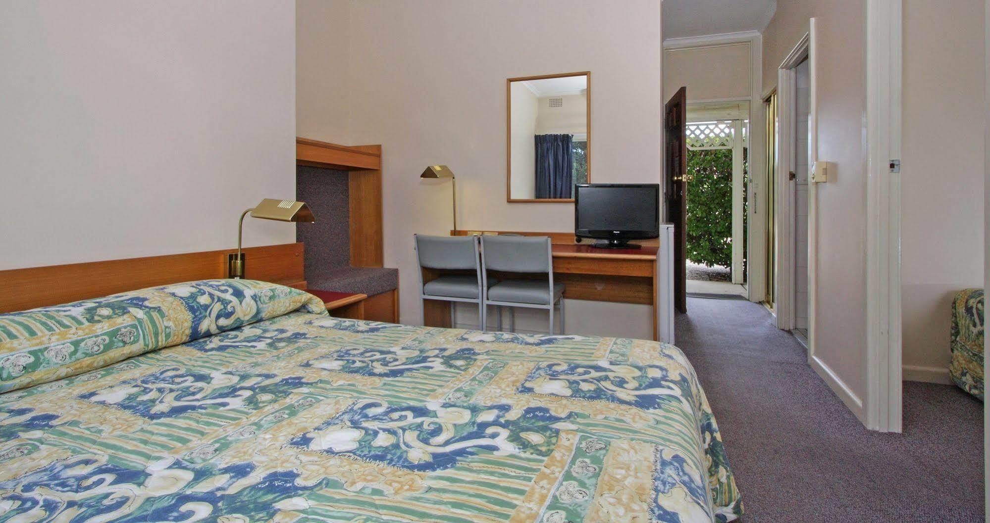 Redhill Cooma Motor Inn Dış mekan fotoğraf