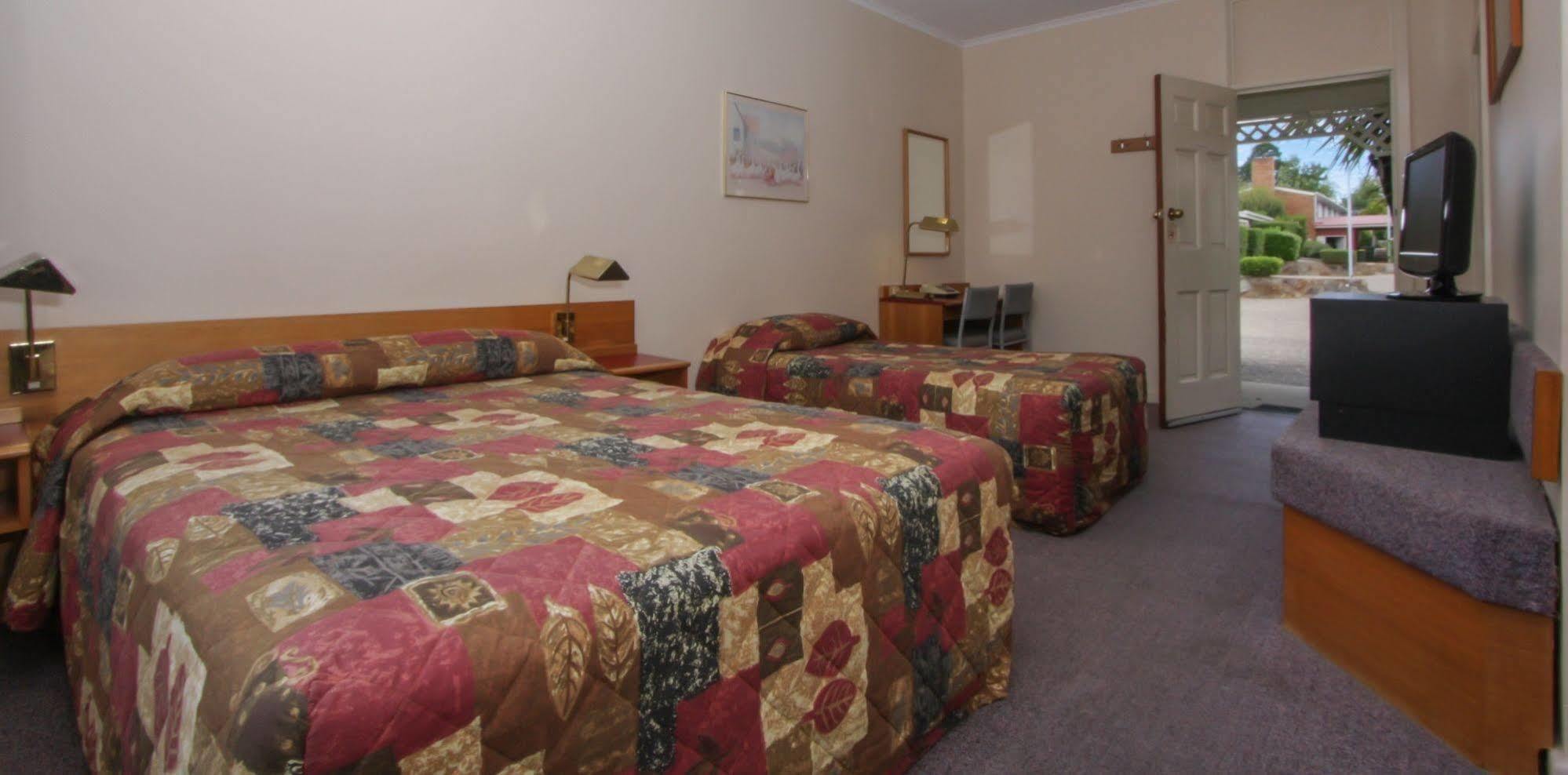 Redhill Cooma Motor Inn Dış mekan fotoğraf