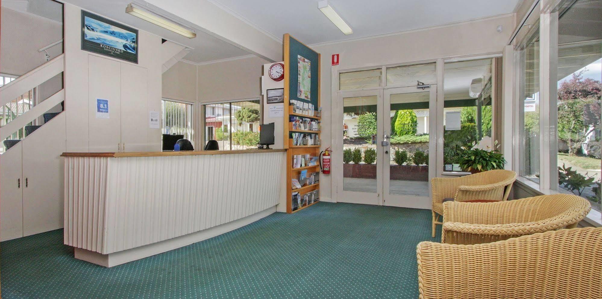 Redhill Cooma Motor Inn Dış mekan fotoğraf