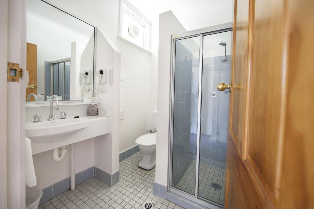 Redhill Cooma Motor Inn Dış mekan fotoğraf