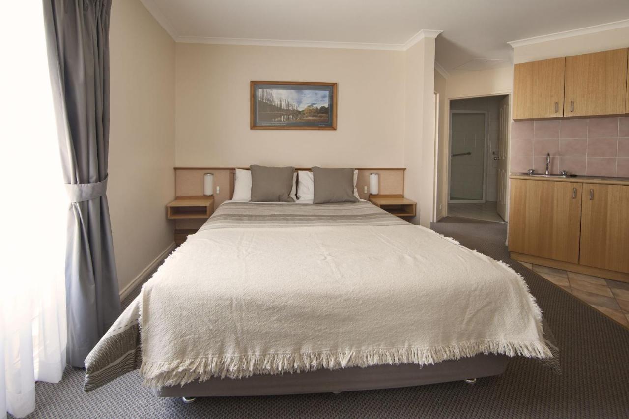 Redhill Cooma Motor Inn Dış mekan fotoğraf